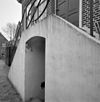 Voorgevel, toegang naar het souterrain en detail van de bordestrap - Engelen - 20338316 - RCE -  Voormalig Raadhuis: Voorgevel, toegang naar het souterrain en detail van de bordestrap 