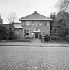 Overzicht voorgevel villa met ingangspartij - Dongen - 20337017 - RCE -  Stoomfabriek En Schoenenfabriek Smits En Cie: Overzicht voorgevel villa met ingangspartij 