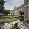 Overzicht middenvleugel van de voorgevel met zicht op gedeelte van een zijvleugel en voortuin - Dongen - 20336957 - RCE -  Klooster Franciscanessen: Overzicht middenvleugel van de voorgevel met zicht op gedeelte van een zijvleugel en voortuin 