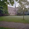 Overzicht kapel met vieringtoren gezien vanuit de tuin - Dongen - 20336964 - RCE -  Klooster Franciscanessen: Overzicht kapel met vieringtoren gezien vanuit de tuin 