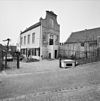 Overzicht voorgevel en linker zijgevel, voormalige dorpsschool - Drimmelen - 20347076 - RCE -  School: Overzicht voorgevel en linker zijgevel, voormalige dorpsschool (opmerking: Gefotografeerd voor Monumenten In Nederland Noord-Brabant) 