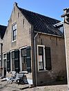 Huis onder zadeldak en met topgevel