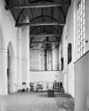 Interieur noorder zijbeuk naar 't westen - Geertruidenberg - 20075828 - RCE -  Nederlands Hervormde Kerk: interieur noorder zijbeuk naar 't westen 