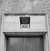 Exterieur voorgevel, detail met lijdenswerktuigen en inscriptie Klooster Nazaret - Gemert - 20322237 - RCE -  Klooster Nazareth: Exterieur voorgevel, detail met lijdenswerktuigen en inscriptie Klooster Nazaret 