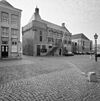 Overzicht voorgevel en linker zijgevel, stadhuis - Grave - 20348433 - RCE -  Stadhuis: Overzicht voorgevel en linker zijgevel, stadhuis (opmerking: Gefotografeerd voor Monumenten In Nederland Noord-Brabant, bladzijde 175) 