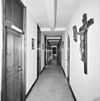Interieur eerste verdieping, overzicht kloostergang - Velp - 20351494 - RCE -  Kapucijnenklooster Emmaus: Interieur eerste verdieping, overzicht kloostergang 
