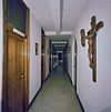 Interieur eerste verdieping, overzicht kloostergang - Velp - 20351492 - RCE -  Kapucijnenklooster Emmaus: Interieur eerste verdieping, overzicht kloostergang 