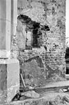 Detail noordelijke triomfboog penant gezien uit het westen met resten van een voormalig kijkgat - Grave - 20083946 - RCE -  Rooms-Katholieke Kerk: detail noordelijke triomfboog penant gezien uit het westen met resten van een voormalig kijkgat