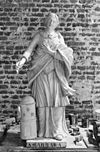 Beeld van St. Barbara - Grave - 20083917 - RCE -  Rooms-Katholieke Kerk: beeld van St. Barbara