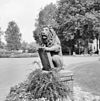 Voorplein van het klooster, linker leeuw (tuinbeeld) - Nieuwkuijk - 20334870 - RCE -  Abdij Marienkroon: Voorplein van het klooster, linker leeuw (tuinbeeld) 