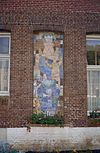 Gevelmozaiek van Maria met Kind in de gevel van bijgebouw - Nieuwkuijk - 20333301 - RCE -  Abdij Marienkroon: Gevelmozaiek van Maria met Kind in de gevel van bijgebouw 