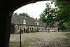 Mill - Kasteelsestraat 2 - Kasteel Aldendriel - Toegangspoort met binnenplein.JPG