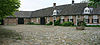 Mill - Kasteelsestraat 2 - Kasteel Aldendriel - Binnenplein.JPG -  Sinds 1990 is in het koetshuis in de voorburcht een horecabedrijf gevestigd waar feesten en partijen kunnen worden gehouden 