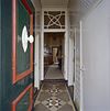 Interieur, overzicht hal met betegeling - Heijningen - 20337284 - RCE -  Boerderijen: Interieur, overzicht hal met betegeling 