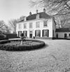 Overzicht voorgevel en rechter zijgevel, landhuis - Oosterhout - 20346604 - RCE -  Huis Beveren: Overzicht voorgevel en rechter zijgevel, landhuis (opmerking: Gefotografeerd voor Monumenten In Nederland Noord-Brabant, bladzijde 270) 