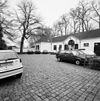Parkeerplaatsen voor het koetshuis van Huis Brakestein - Oosterhout - 20342557 - RCE -  Huis Brakestein: Parkeerplaatsen voor het koetshuis van Huis Brakestein 