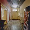 Interieur, overzicht hal met tegelvloer, richting voordeur - Oosterhout - 20341111 - RCE -  Herenhuis/ Hal: Interieur, overzicht hal met tegelvloer, richting voordeur 