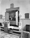 Interieur van de synagoge te Tilburg met lessenaar en geopende Heilige Arke met wetsrollen - Tilburg - 20209523 - RCE -  Synagoge: Interieur van de synagoge te Tilburg met lessenaar en geopende Heilige Arke met wetsrollen 