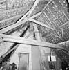 Interieur, kapconstructie met stropoppen - Dommelen - 20336482 - RCE -  De Oranjeboom: Interieur, kapconstructie met stropoppen 