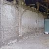 Tasruimte - Veghel - 20326079 - RCE -  Interieur overzicht leemsteen binnenwand in de schuur / tasruimte 