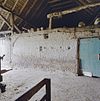 Tasruimte - Veghel - 20326078 - RCE -  Interieur overzicht leemsteen binnenwand in de schuur / tasruimte 