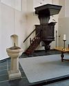 Interieur koor, preekstoel en doopvont - Vught - 20335485 - RCE -  Sint Lambertuskerk: Interieur koor, preekstoel en doopvont 
