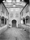 Binnenplaats - Dussen - 20065375 - RCE -  Kasteel-Raadhuis: binnenplaats 