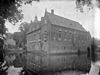 Overzicht met gracht - Dussen - 20065397 - RCE -  Kasteel Dussen: Overzicht met gracht (opmerking: In: Buiten ; 9(1915), nr. 24, p. 281) 