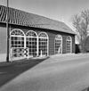 Voorzijde (=dijkzijde) gevel molenmakerij met boogramen - Almkerk - 20319778 - RCE -  Voorzijde (=dijkzijde) gevel molenmakerij met boogramen 