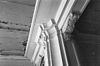 Linker achterkamer verdieping detail achterwand snijwerk - Alkmaar - 20006448 - RCE -  't Moriaanshoofd: linker achterkamer verdieping detail achterwand snijwerk 
