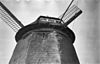 Detail van de kap van de molen, het keuvelend - Alkmaar - 20006881 - RCE -  Geestmolen: Detail van de kap van de molen, het keuvelend 