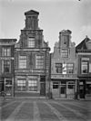 Overzicht voorgevels - Alkmaar - 20006553 - RCE -  Gevel: Overzicht voorgevels (opmerking: In: Buiten ; 13(1919), nr. 27, p. 320) 