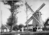 Overzicht van de in 1924 verbrande molen met molenaarsgezin, in augustus 1925 is de herstelde molen weer in gebruik genomen - Alkmaar - 20180449 - RCE -  't Rode Hert: Overzicht van de in 1924 verbrande molen met molenaarsgezin, in augustus 1925 is de herstelde molen weer in gebruik genomen (opmerking: Van deze molen is ook een Sipman-tekening) 