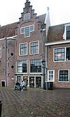 Pand onder dwars zadeldak