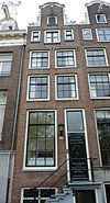 Pand met halsgevel