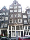 Pand met ingezwenkte halsgevel