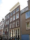 Pand met gevel onder rechte lijst