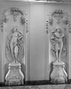 Interieur hal, overzicht beelden van Venus en Adonis - Amsterdam - 20352444 - RCE -  Stucwerk: Interieur hal, overzicht beelden van Venus en Adonis 