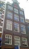 Pand met zware klokgevel