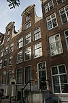 Pand met halsgevel