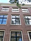 Gaaf pand onder omlopend schilddak