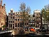 Huis met halsgevel waarin 2 oeils-de-boeuf