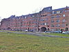 Amsterdam - Zaanhof III.JPG -  Spaarndammerdijk 240, Amsterdam-West. Amsterdam, Spaarndammerbuurt, Zaanhof. Sociale woningbouw van woningbouwvereniging Patrimonium. Architecten Tj. Kuipers en A.U. Ingwersen, ontworpen in 1915-1916, voltooid 1919. 