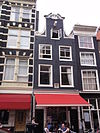 Pand met halsgevel