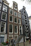 Pand met halsgevel