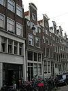 Pand met halsgevel met oeils-de-boeuf en gevelsteen