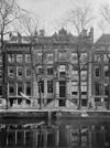 Overzicht voorgevel - Amsterdam - 20325919 - RCE -  Gevel: Overzicht voorgevel (opmerking: In: Buiten ; 18(1924), nr. 24, p. 277) 