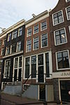 Pand met gevel onder rechte lijst