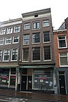 Pand met gevel onder rechte lijst