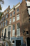 Pand met gevel onder rechte lijst